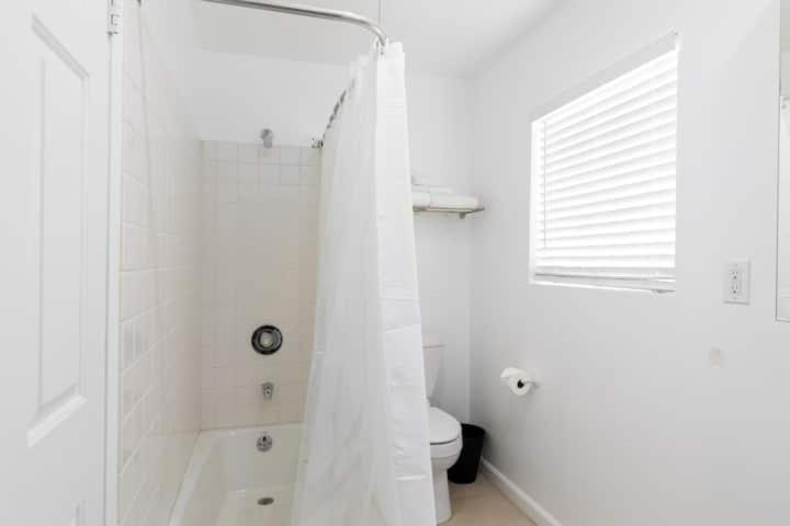 Apartment 3 Bedroom Near Culver City-palms
