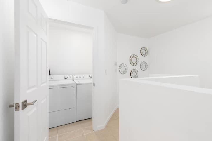 Apartment 3 Bedroom Near Culver City-palms Los Angeles