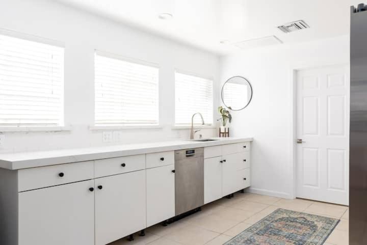 3 Bedroom Near Culver City-palms Apartment *